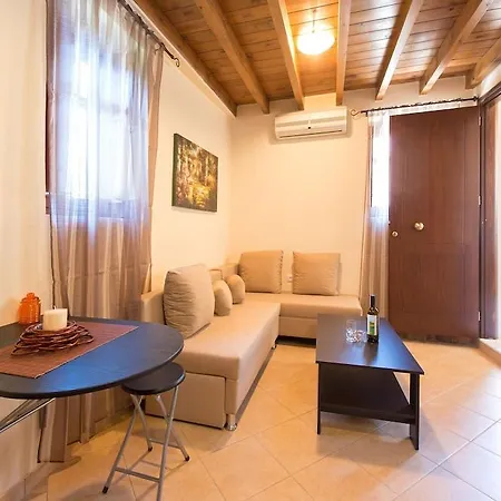 3 Charites Old Town Apartment