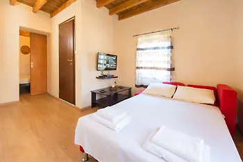 3 Charites Old Town Apartment *